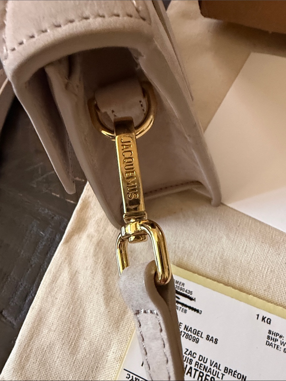 Jacquemus taupe Le Bambino Long beige suede shoulder bag with gold hardware - Picture 7 of 13